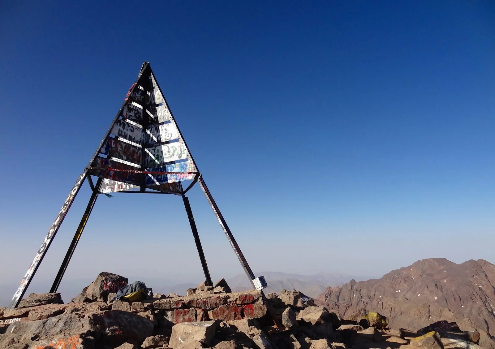 2-days-toubkal-trek-3-days-sahara-tour